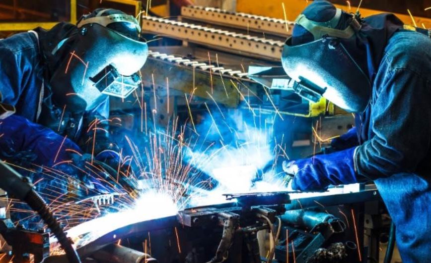 Confiança da indústria cai em maio e empresário se mostra mais pessimista, aponta FGV