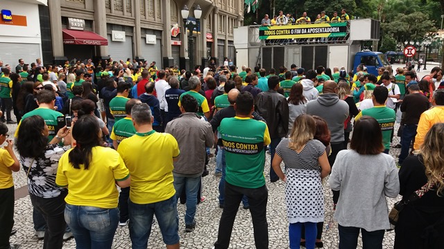 Reação! Sem tempo a perder, Curitiba protesta contra a sanção da terceirização!