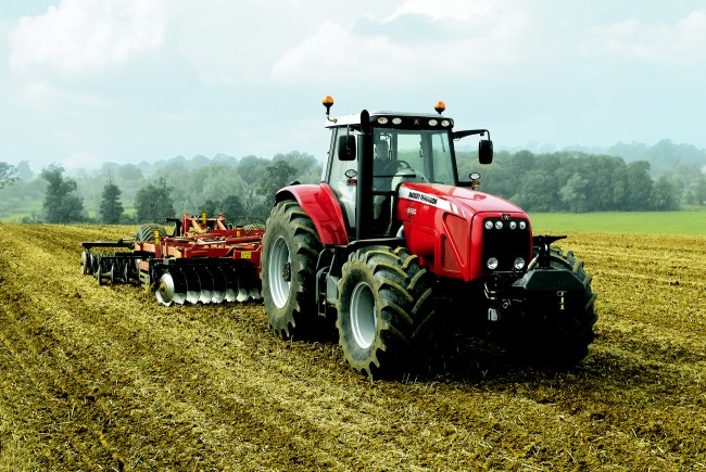 Vendas de máquinas agrícolas crescem 32,3% em abril, diz Anfavea
