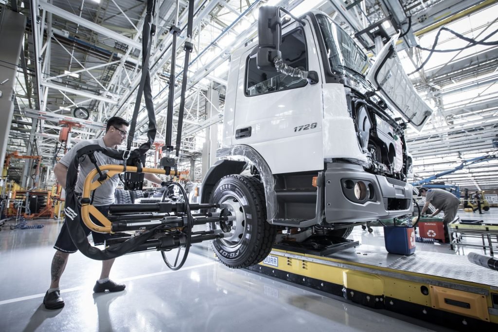 Por falta de chips, Mercedes-Benz concede férias aos funcionários de SP e MG