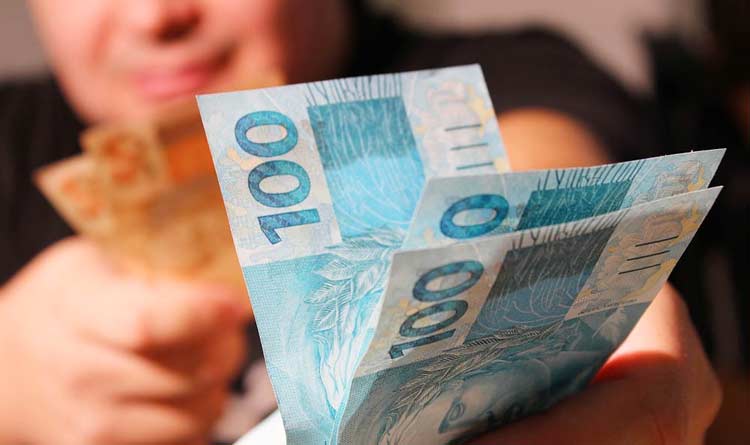 Menos da metade dos reajustes salariais em agosto ficou abaixo do INPC