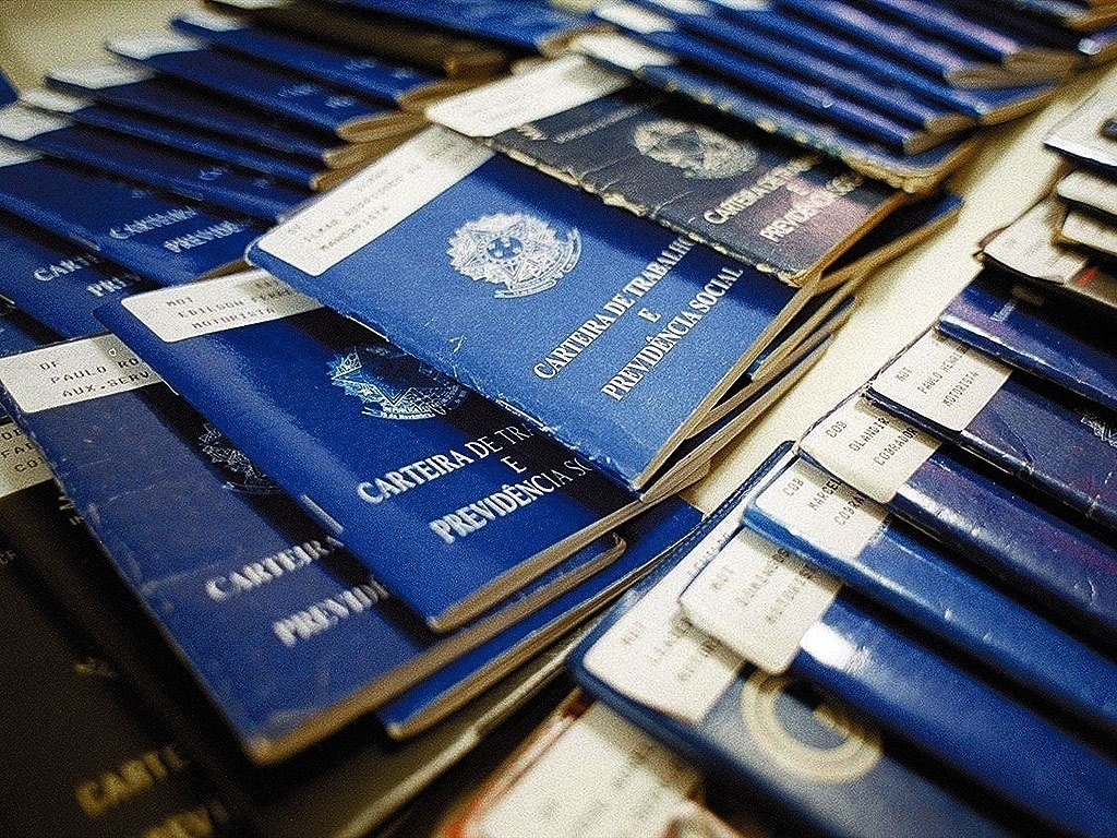 Desemprego recua em julho, mas número de desalentados bate novo recorde