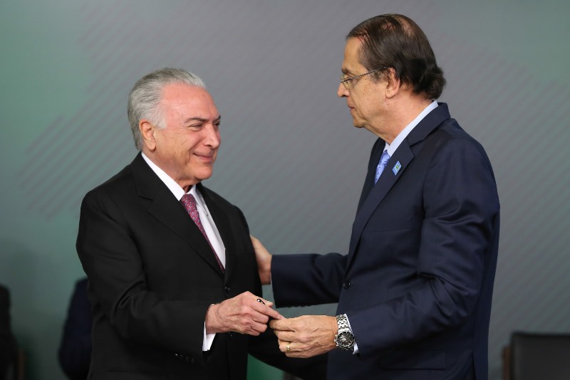 Novo ministro do Trabalho defende empresas e é sócio da mulher de Gilmar