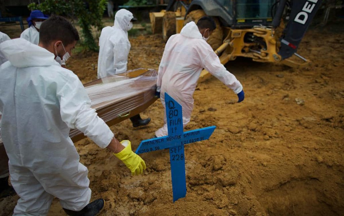 Bolsonaro e Kajuru mostram a ‘irresponsabilidade que se traduz em 353 mil mortes’, diz Chioro