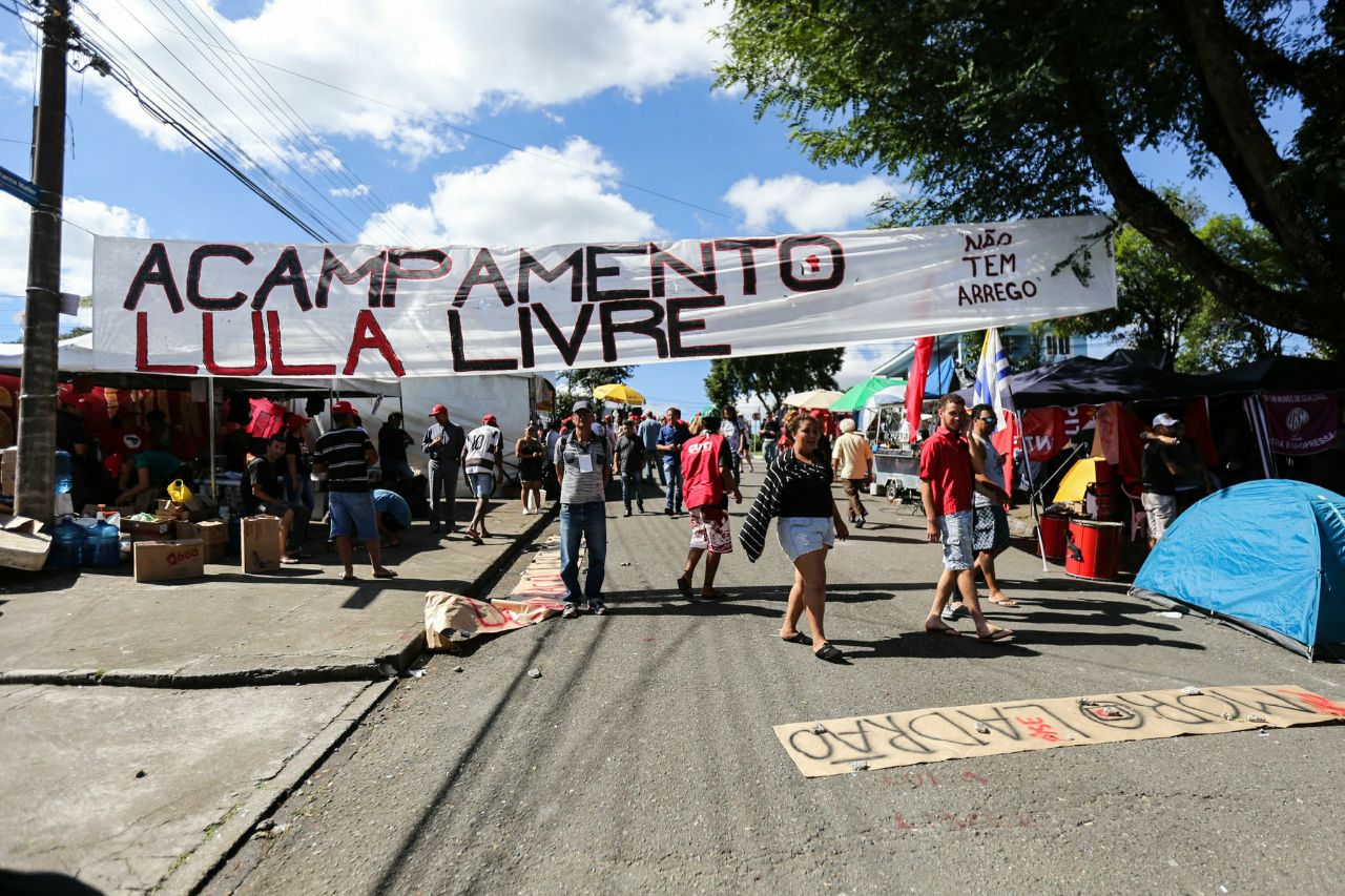 Sindicato dos Metalúrgicos da Grande Curitiba repudia ataque criminoso ao Acampamento Lula Livre