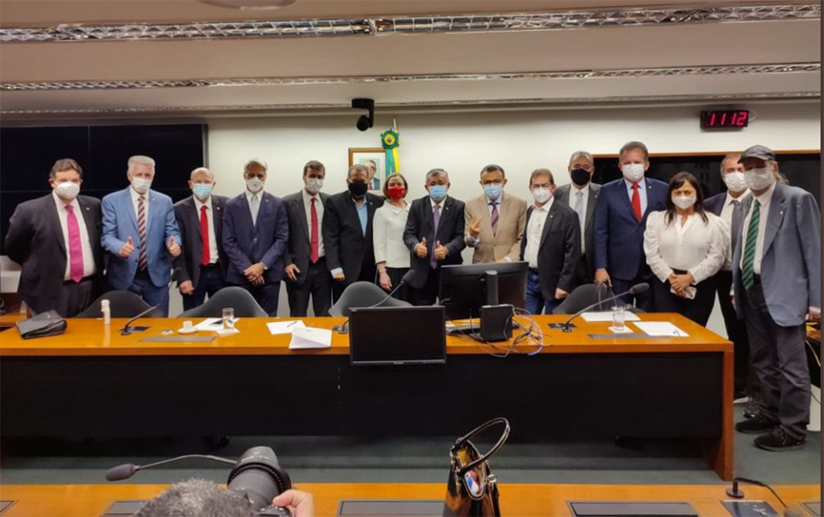 Atos em 2 de outubro e 15 de novembro unem nove partidos por impeachment de Bolsonaro