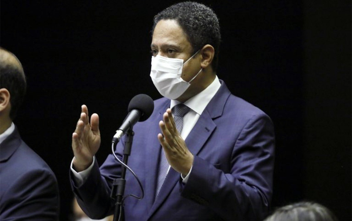 Câmara aprova projeto da MP 936, mas governo impede mudança na base de cálculo