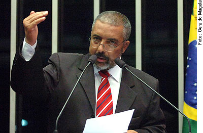 Projeto de Paim derruba portaria do MPT que proíbe demissão dos que se recusarem a se vacinar
