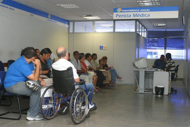 Justiça determina que INSS volte a pagar benefícios cancelados por não comparecimento