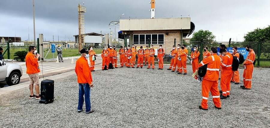 Petroleiros discutem greve nacional