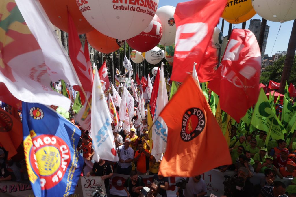 Bolsonaro proibe, na prática, o financiamento sindical