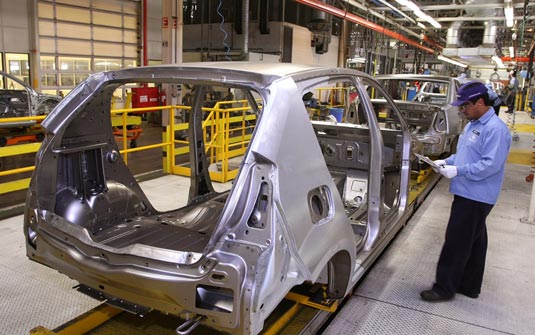 Trabalho industrial no Paraná cresce 1,4% em fevereiro