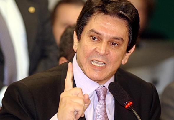 Reinaldo: Bolsonaro prometeu nova política, mas entregou Roberto Jefferson e Valdemar da Costa Neto