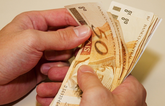 Renda per capita das famílias no Brasil cresce 3% ao ano em uma década, aponta estudo