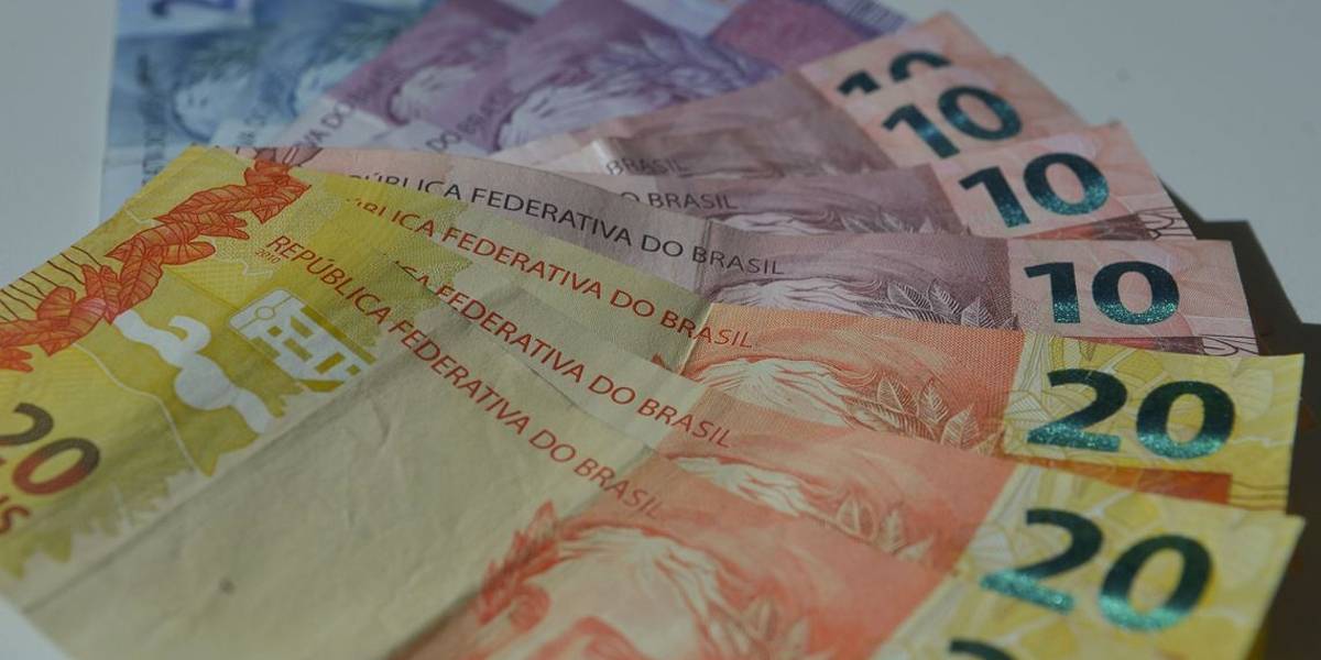 Salário mínimo: com aumento, valor ainda não supre gastos básicos, diz Dieese