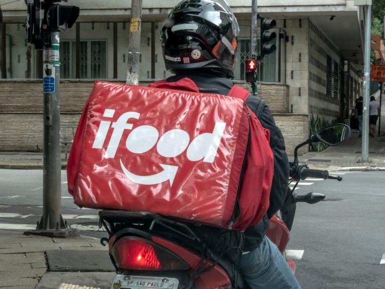 Desembargadora derruba liminar que obrigava iFood a pagar mínimo a entregadores