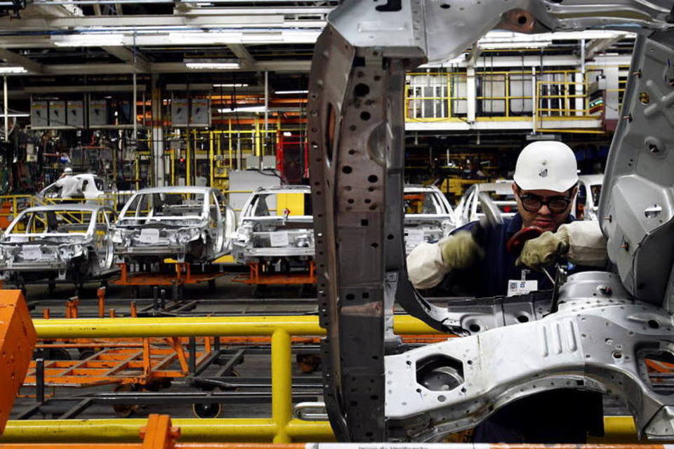 GM registra lucro de US$ 8,1 bilhões, mas insiste em demissões e corte de direitos
