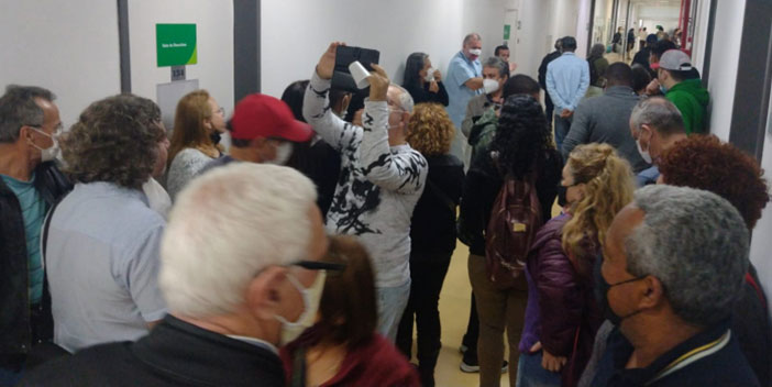 Sem salários, trabalhadores da Saúde de SP ocupam Secretaria para exigir direitos