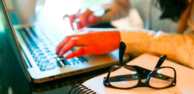 Juiz concede horas extras a funcionária cuja jornada era controlada remotamente