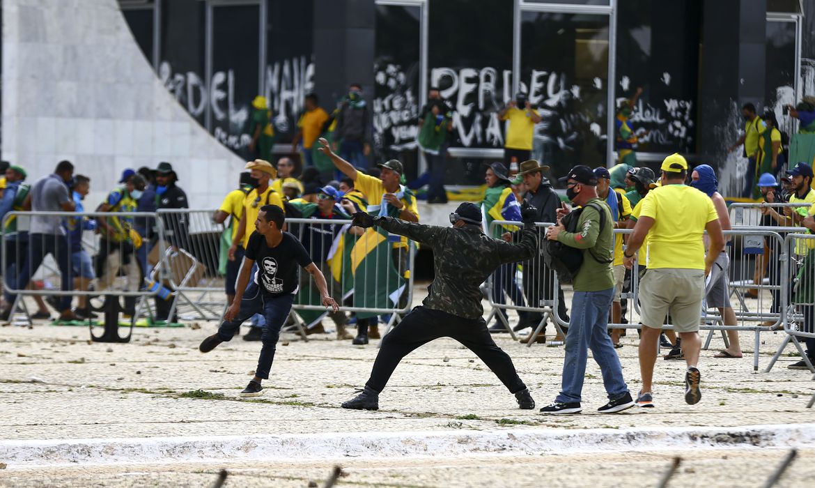  Datafolha: 93% condenam ataques golpistas e maioria defende prisões