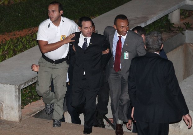 Câmara inova e cria o primeiro deputado presidiário do Brasil