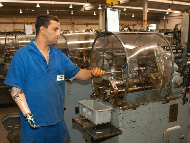 Contratação de deficientes cai 11% em 2020, mostra pesquisa