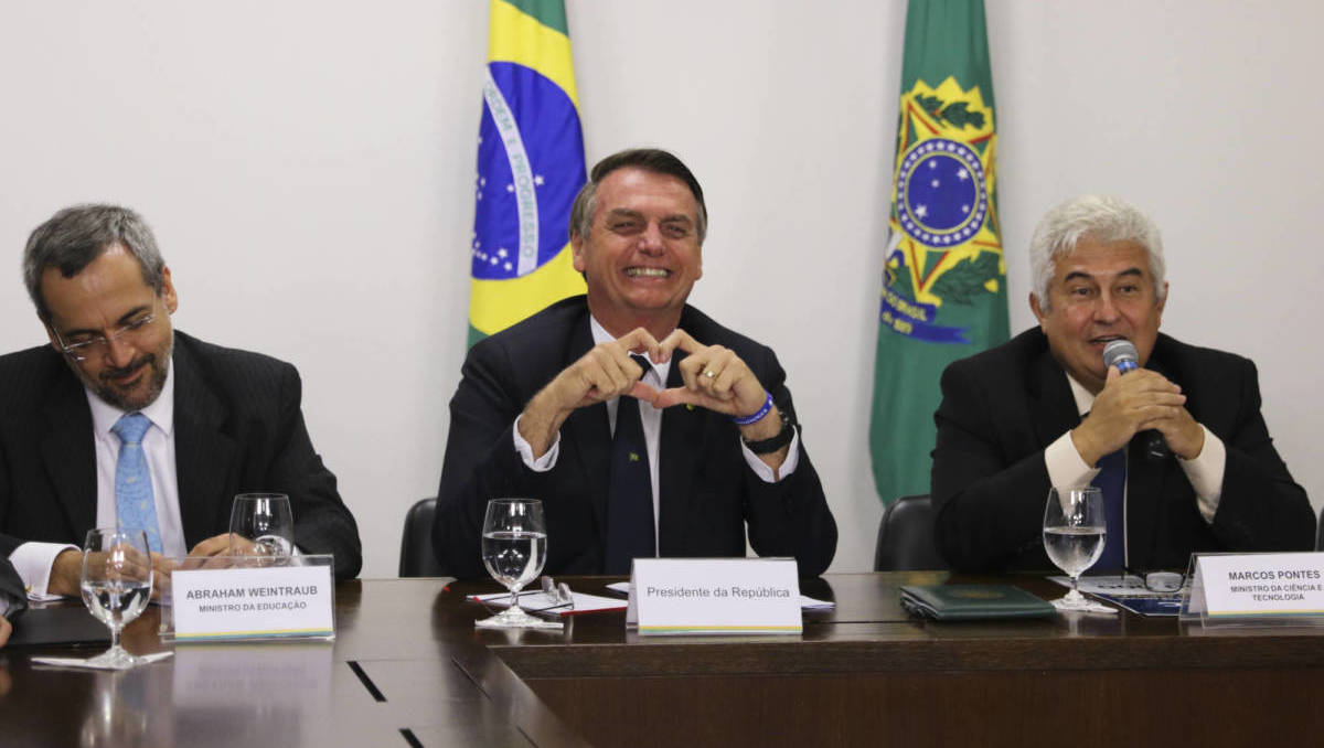 Bolsonaro estuda acabar com Ministério da Educação, diz jornalista