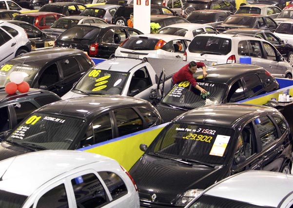 Vendas de carros cresceram 20% em março, diz Fenabrave