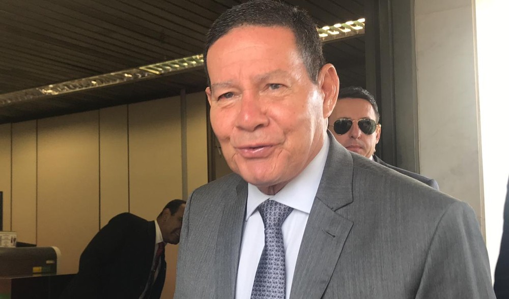 Bolsonaro vai 'amaciar terreno' no Congresso e Previdência pode ser aprovada em agosto, diz Mourão
